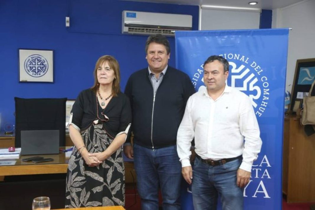La Municipalidad entregó un aporte de $50 millones a la Universidad del Comahue La Municipalidad entregó un aporte de $50 millones a la Universidad del Comahue