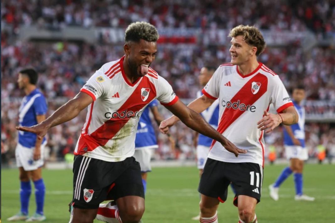 River aplastó a Vélez en el Monumental y es líder de su zona River aplastó a Vélez en el Monumental y es líder de su zona