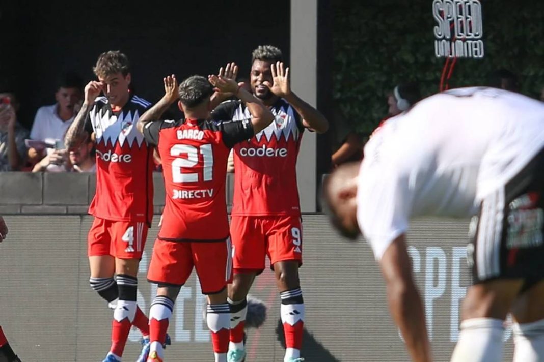 River goleó a Riestra y se subió a lo más alto de la Zona A River goleó a Riestra y se subió a lo más alto de la Zona A