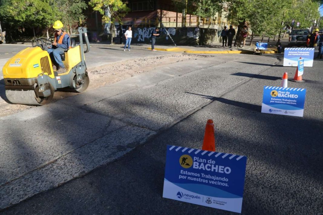 Con nueva maquinaria desde mañana se intensifica el Plan de Bacheo Con nueva maquinaria desde mañana se intensifica el Plan de Bacheo