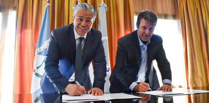La empresa Phoenix Global Resourses hará un aporte de 250.000 dólares al Plan de Becas Gregorio Álvarez La empresa Phoenix Global Resourses hará un aporte de 250.000 dólares al Plan de Becas Gregorio Álvarez