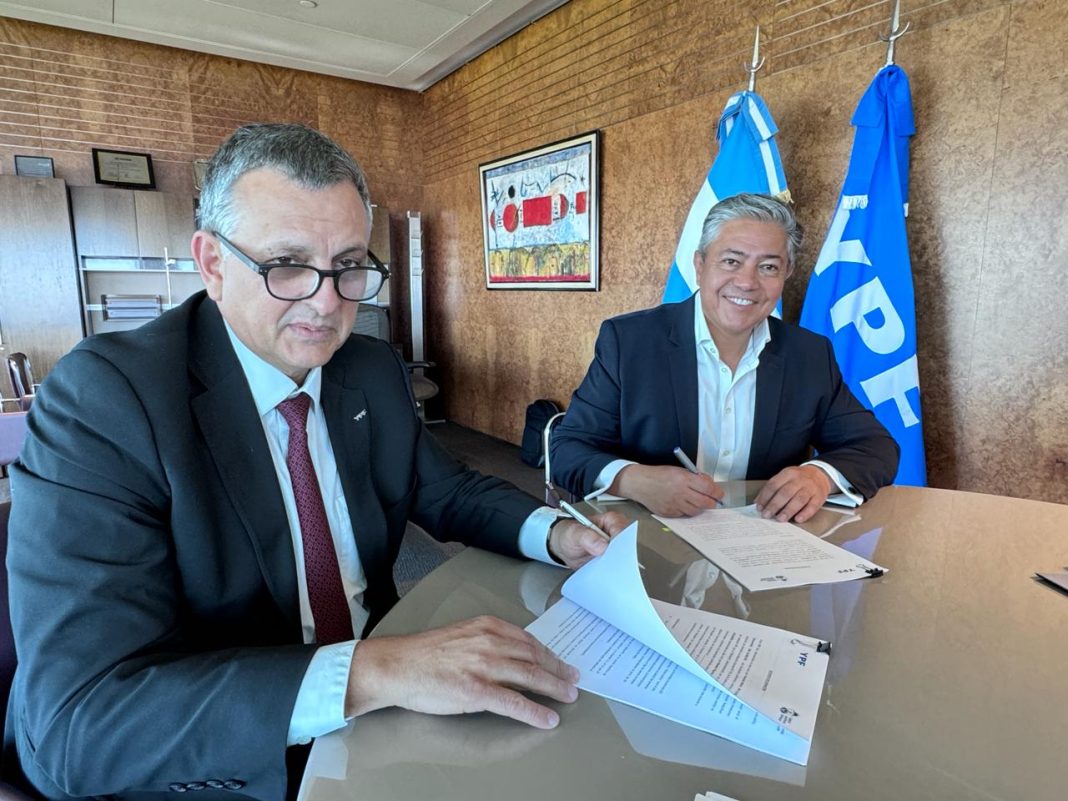 YPF aportará al programa de becas Gregorio Álvarez de Neuquén YPF aportará al programa de becas Gregorio Álvarez de Neuquén