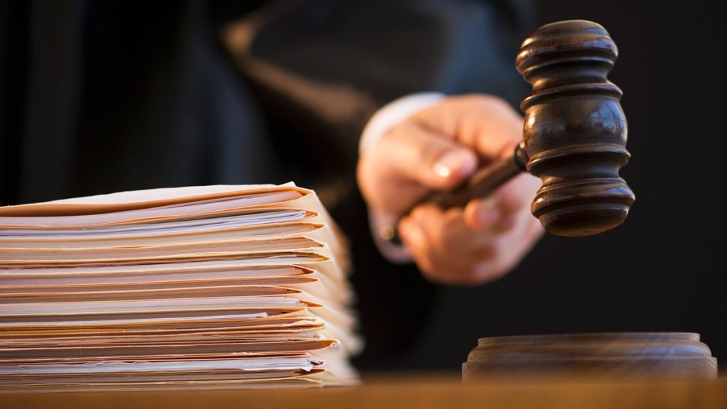 Condenan a cinco personas por fraude a una clínica privada Condenan a cinco personas por fraude a una clínica privada