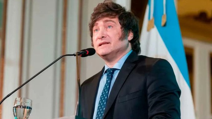 En medio de protestas y cortes, el presidente Javier Milei llega a Bariloche En medio de protestas y cortes, el presidente Javier Milei llega a Bariloche