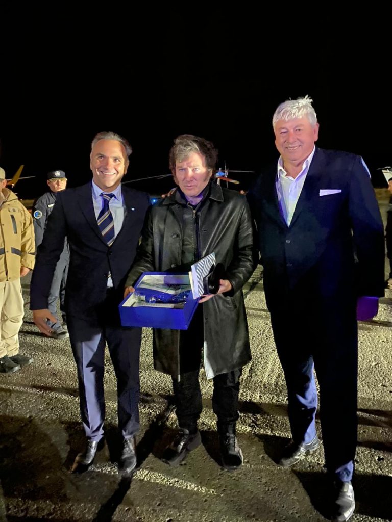 Milei arribó esta noche a Bariloche Milei arribó esta noche a Bariloche