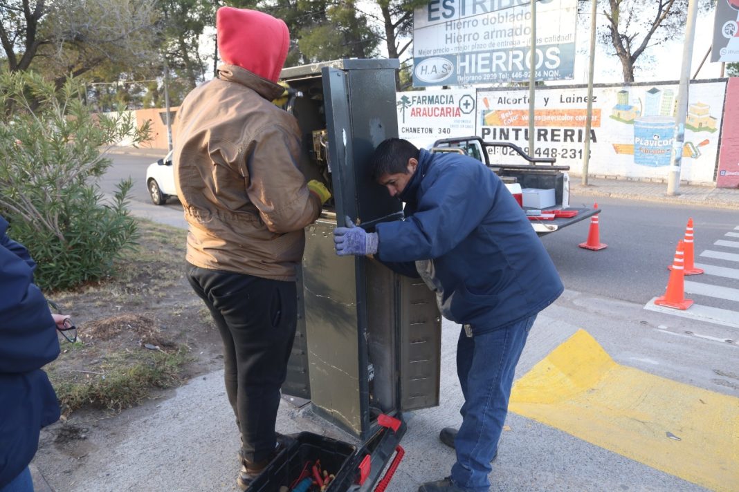 Avanzan las tareas del nuevo sistema de sincronización semafórica en la Avenida Mosconi Avanzan las tareas del nuevo sistema de sincronización semafórica en la Avenida Mosconi