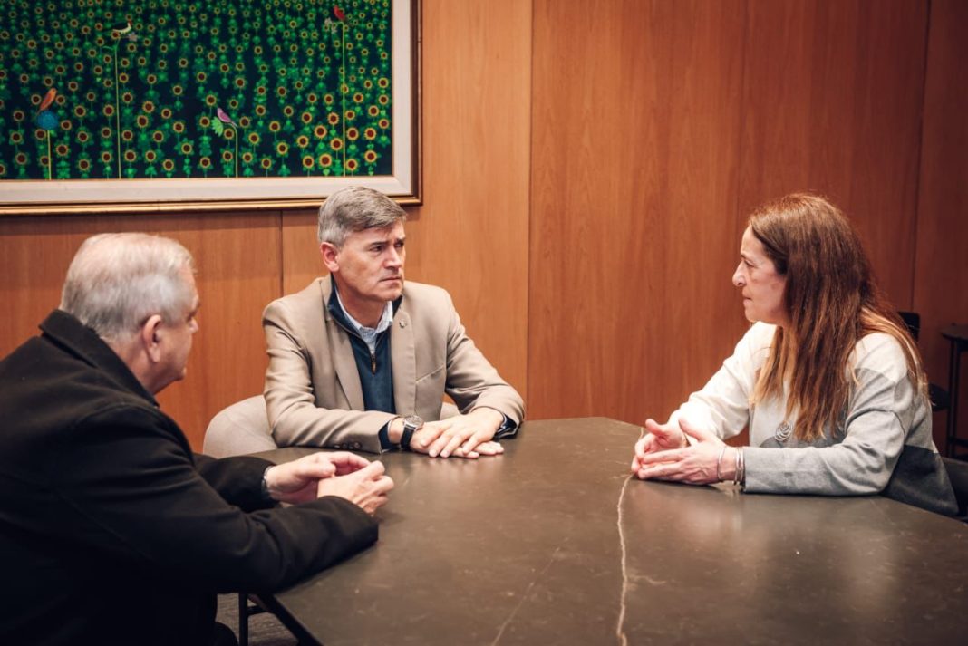 La Municipalidad de Neuquén y de Córdoba firmaron un acuerdo para trabajar en conjunto La Municipalidad de Neuquén y de Córdoba firmaron un acuerdo para trabajar en conjunto