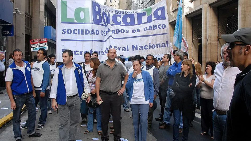 La Asociación Bancaria, anunció su adhesión a la marcha y paro nacional La Asociación Bancaria, anunció su adhesión a la marcha y paro nacional