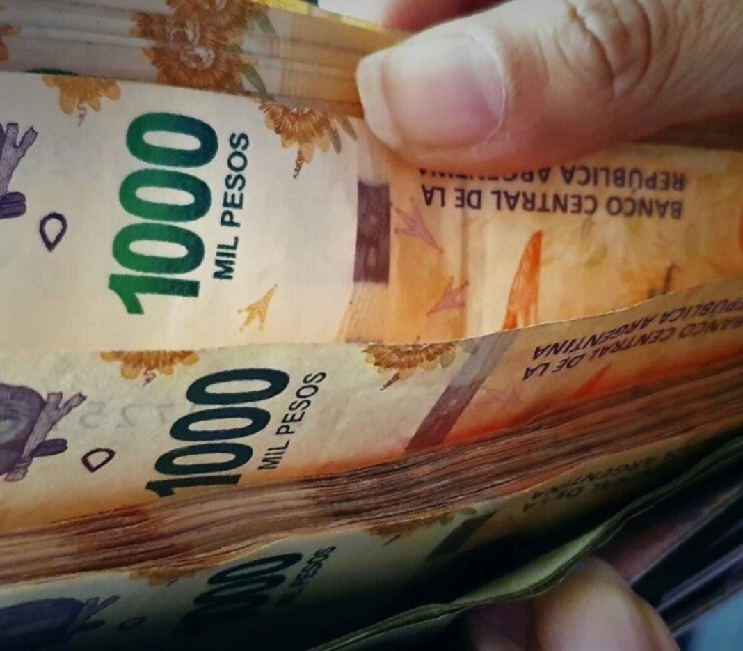 Bolsillo patagónico: sube el salario mínimo, Río Negro paga con aumentos y Neuquén busca oxígeno con obra pública Bolsillo patagónico: sube el salario mínimo, Río Negro paga con aumentos y Neuquén busca oxígeno con obra pública