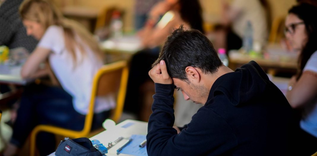 Solo 22% de los jóvenes de 15 años terminan su escolaridad en tiempo y forma Solo 22% de los jóvenes de 15 años terminan su escolaridad en tiempo y forma