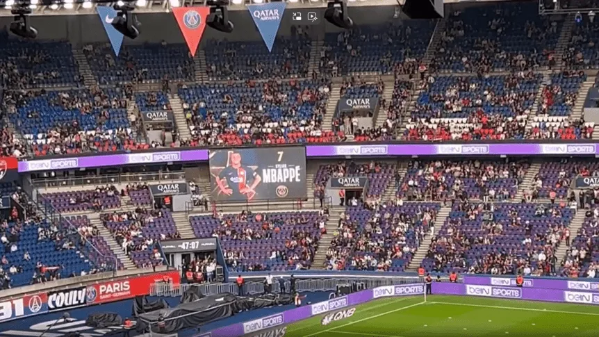 Mbappé silbado por los hinchas del PSG Mbappé silbado por los hinchas del PSG