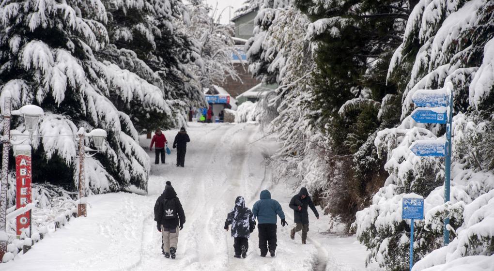 Suspenden las clases en Bariloche por temporal de nieve Suspenden las clases en Bariloche por temporal de nieve