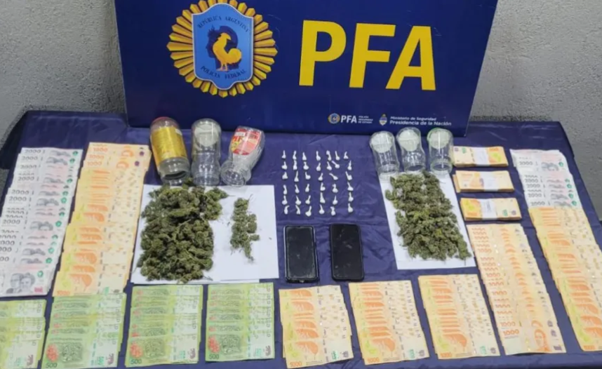 Desbaratan dos grupos narcos que fraccionaban y distribuían cocaína y marihuana en el Alto Valle Desbaratan dos grupos narcos que fraccionaban y distribuían cocaína y marihuana en el Alto Valle