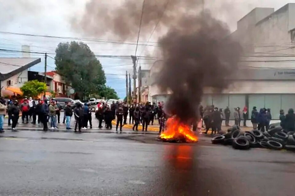Crece la tensión en Misiones: las fuerzas federales intervienen en la protesta policial Crece la tensión en Misiones: las fuerzas federales intervienen en la protesta policial