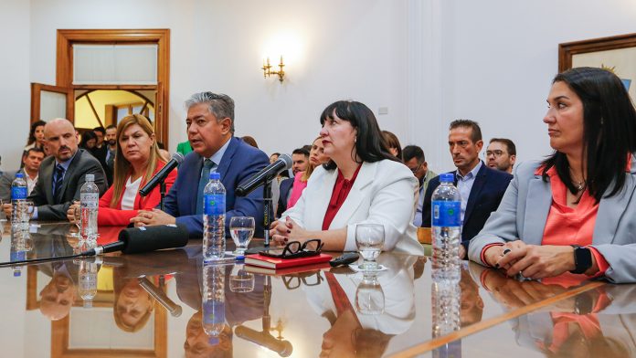 Anunciaron inversión de más de 60 mil millones de pesos en 45 obras escolares en Neuquén Anunciaron inversión de más de 60 mil millones de pesos en 45 obras escolares en Neuquén