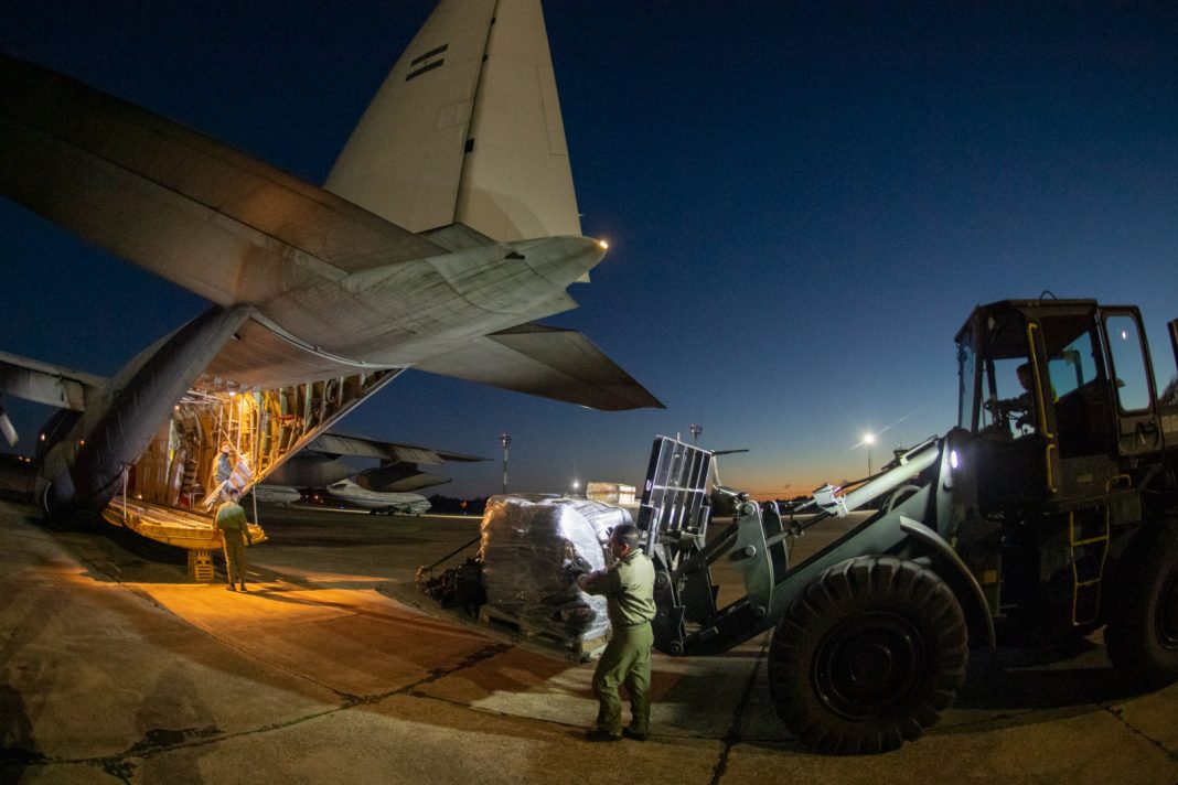 Gobierno envió aviones Hércules con alimentos y asistencia a Santa Cruz y Chubut Gobierno envió aviones Hércules con alimentos y asistencia a Santa Cruz y Chubut