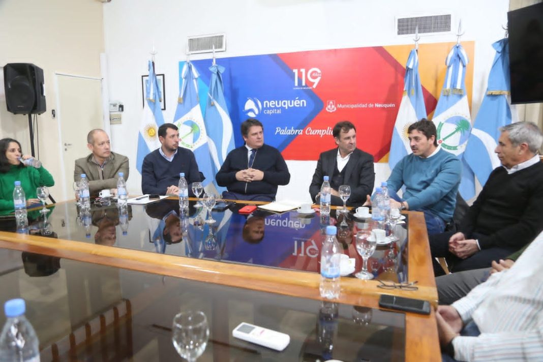 El intendente Gaido recibió al secretario de Economía de la Nación El intendente Gaido recibió al secretario de Economía de la Nación