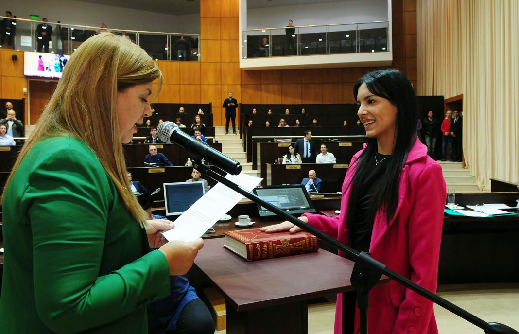 Juró Luz Ríos como diputada provincial, en reemplazo de Ángela Barahona Juró Luz Ríos como diputada provincial, en reemplazo de Ángela Barahona