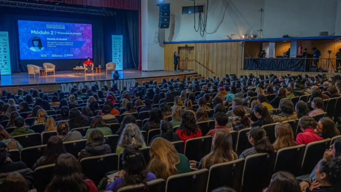 Inició la diplomatura de Acompañantes Comunitarias contra la Violencia de Género Inició la diplomatura de Acompañantes Comunitarias contra la Violencia de Género