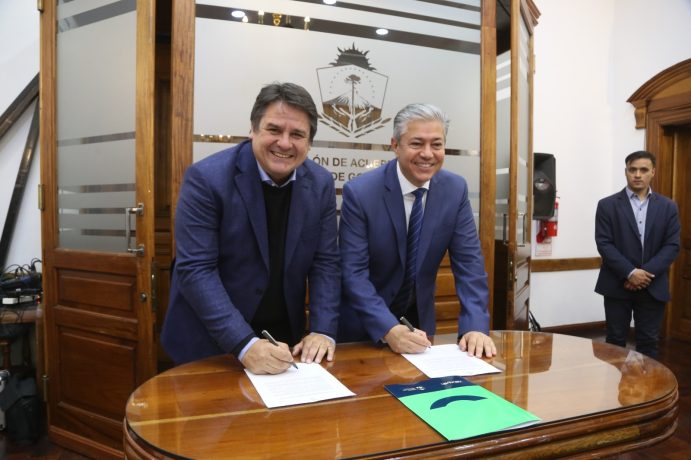 Gaido y Figueroa firmaron un convenio para la ejecución de la obra integral de Crouzeilles Gaido y Figueroa firmaron un convenio para la ejecución de la obra integral de Crouzeilles