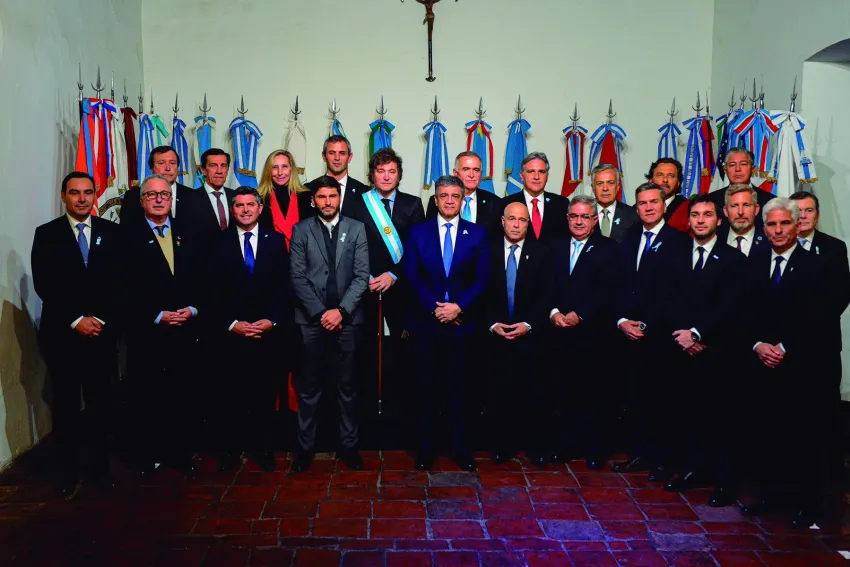 Milei planea entregarles medallas a los gobernadores que firmaron el Pacto de Mayo Milei planea entregarles medallas a los gobernadores que firmaron el Pacto de Mayo