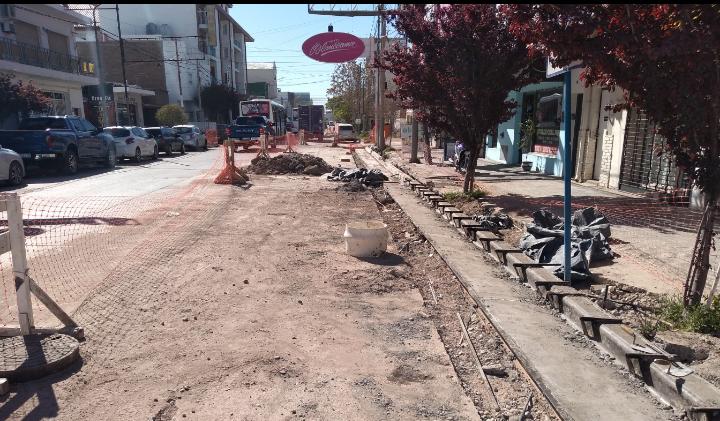 Inició la repavimentación de la calle Perito Moreno Inició la repavimentación de la calle Perito Moreno