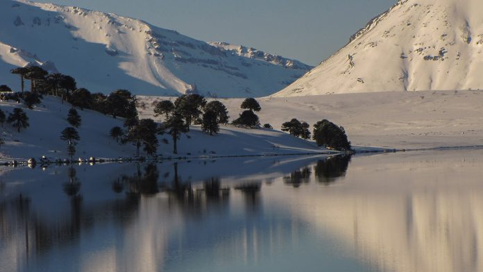 Las aguas del Lago Caviahue entre las tres mejores del mundo Las aguas del Lago Caviahue entre las tres mejores del mundo