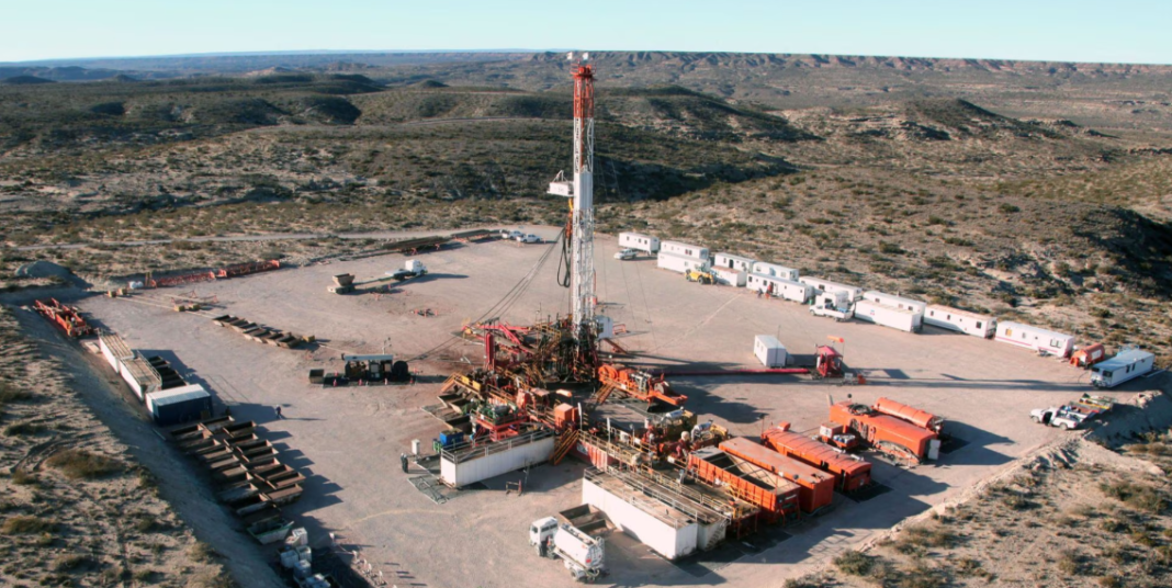 Neuquén superó récord histórico en producción de petróleo en más de un siglo Neuquén superó récord histórico en producción de petróleo en más de un siglo