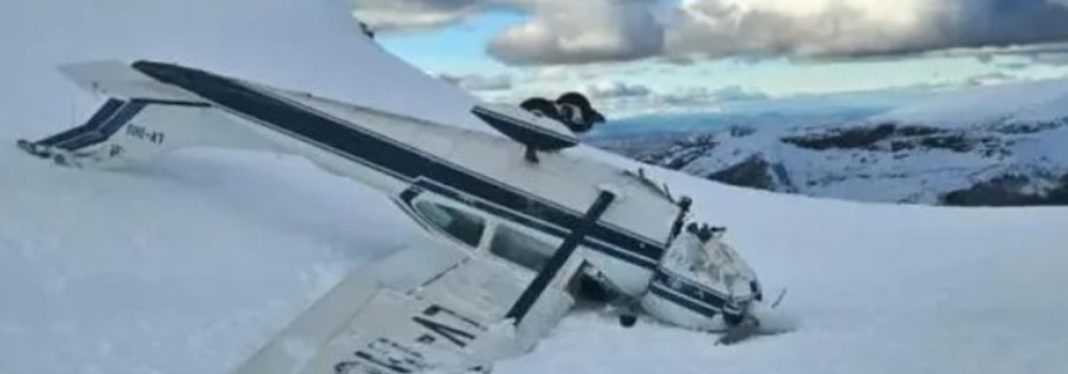 Cayó una avioneta en el Cerro Chapelco Cayó una avioneta en el Cerro Chapelco