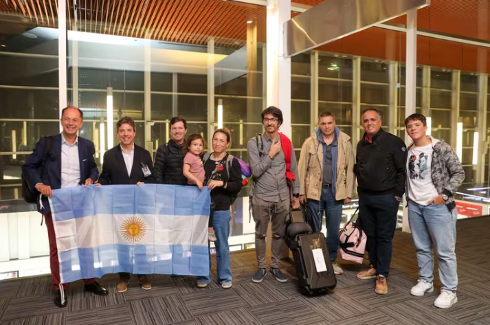 Llegaron los diplomáticos argentinos expulsados de Venezuela por la dictadura de Maduro Llegaron los diplomáticos argentinos expulsados de Venezuela por la dictadura de Maduro