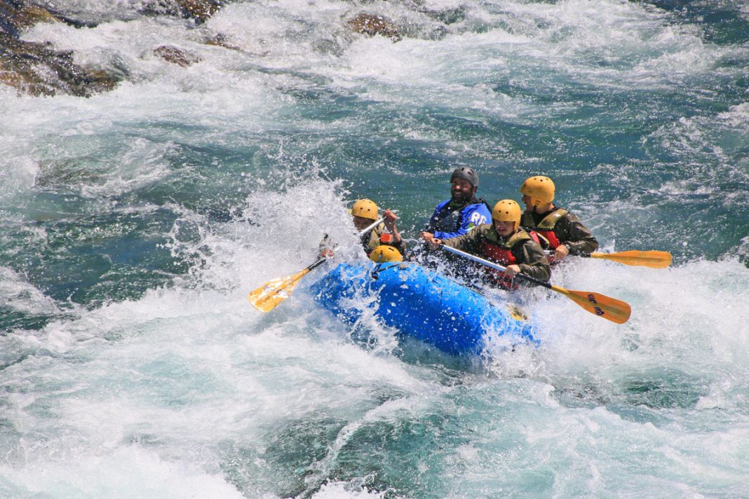 Entregaron balsas para rafting a Villa Pehuenia y Aluminé Entregaron balsas para rafting a Villa Pehuenia y Aluminé
