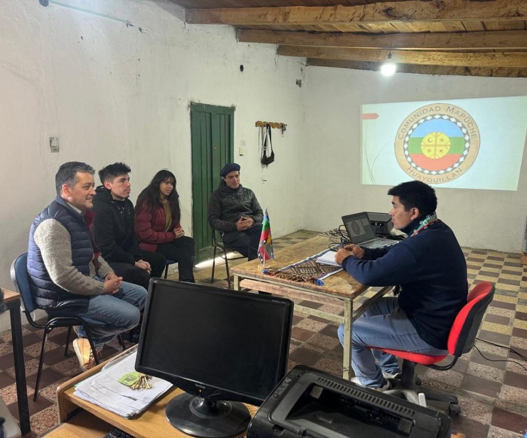 Conformarían brigada de combate de incendios con jóvenes mapuches Conformarían brigada de combate de incendios con jóvenes mapuches