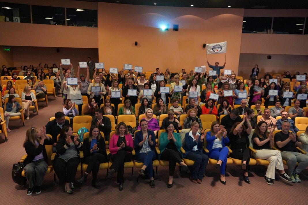 35 mujeres de la ciudad fueron distinguidas por su labor y dedicación a la comunidad 35 mujeres de la ciudad fueron distinguidas por su labor y dedicación a la comunidad
