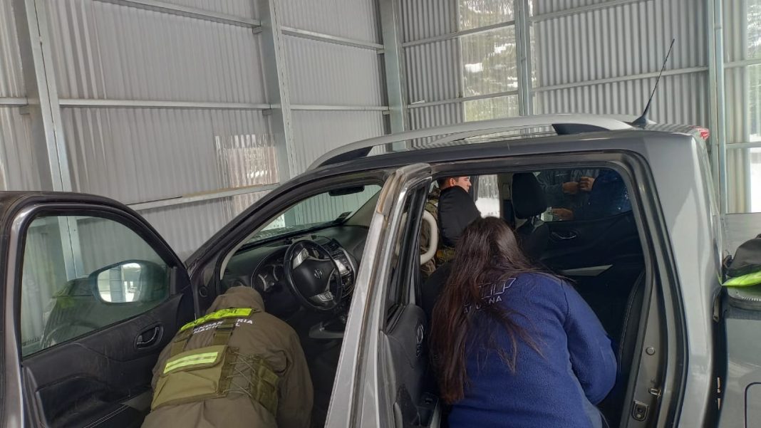 Ocultaban impresoras en un doble fondo ubicado debajo de una camioneta Ocultaban impresoras en un doble fondo ubicado debajo de una camioneta