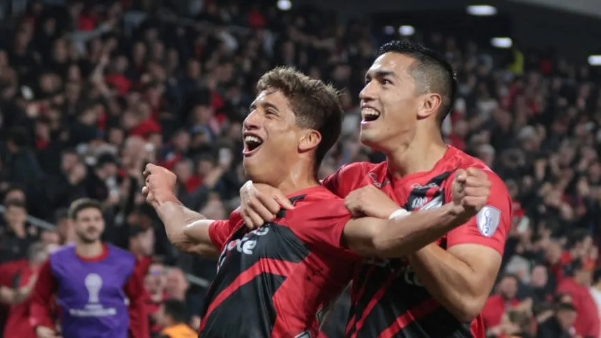 Racing perdió con lo justo ante Athletico Paranaense en Brasil Racing perdió con lo justo ante Athletico Paranaense en Brasil