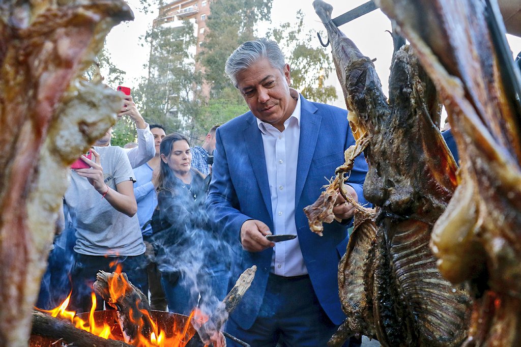 El gobernador Figueroa promocionó la Fiesta Nacional del Chivito en la ciudad de Neuquén El gobernador Figueroa promocionó la Fiesta Nacional del Chivito en la ciudad de Neuquén