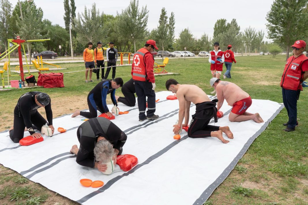 Guardavidas de todo el país realizan la prueba anual de suficiencia en el río Limay Guardavidas de todo el país realizan la prueba anual de suficiencia en el río Limay