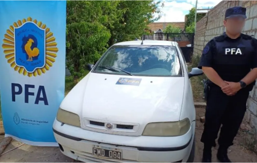 La PFA desarticula una red de venta de drogas en Zapala La PFA desarticula una red de venta de drogas en Zapala
