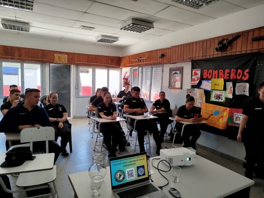 Capacitación en comunicaciones de emergencia dirigida a bomberos de la Policía de Neuquén Capacitación en comunicaciones de emergencia dirigida a bomberos de la Policía de Neuquén