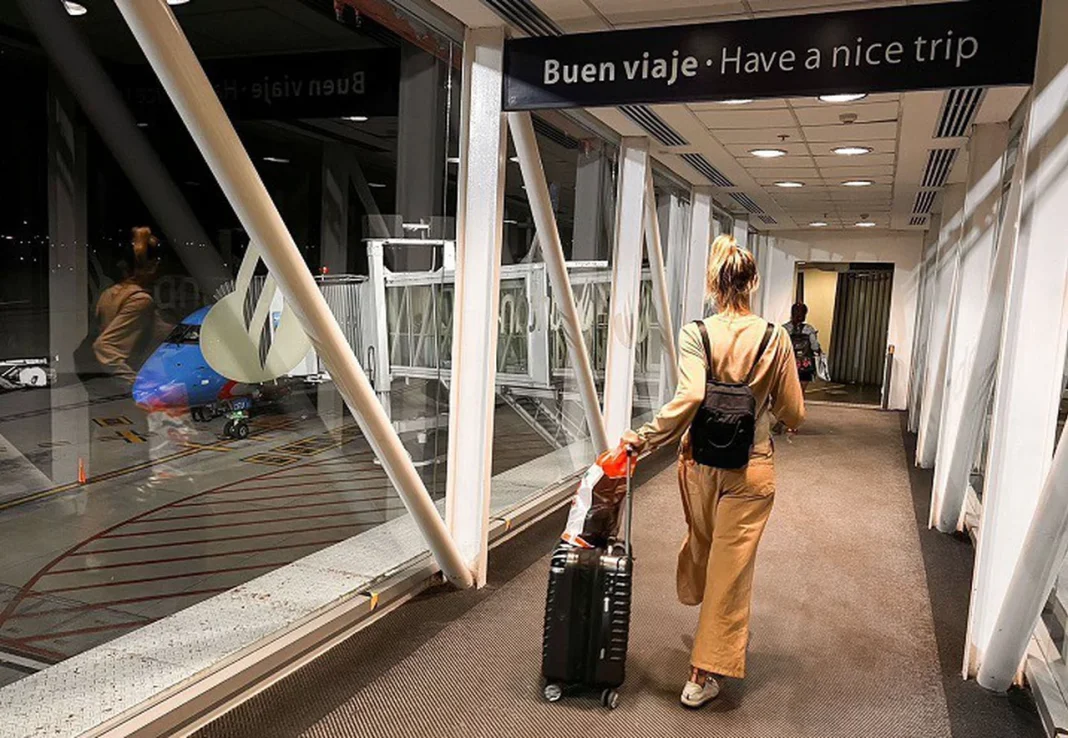 Fin del Impuesto PAIS y cambia el dólar turista Fin del Impuesto PAIS y cambia el dólar turista