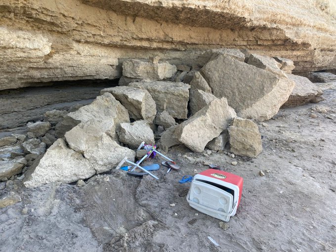 Desprendimiento de rocas en la bajada de Los Acantilados en Las Grutas; no hubo heridos Desprendimiento de rocas en la bajada de Los Acantilados en Las Grutas; no hubo heridos