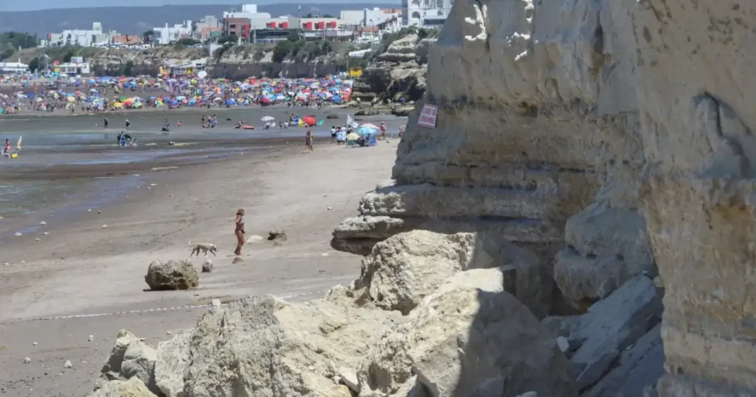 Un niño cayó de un acantilado en Las Grutas Un niño cayó de un acantilado en Las Grutas