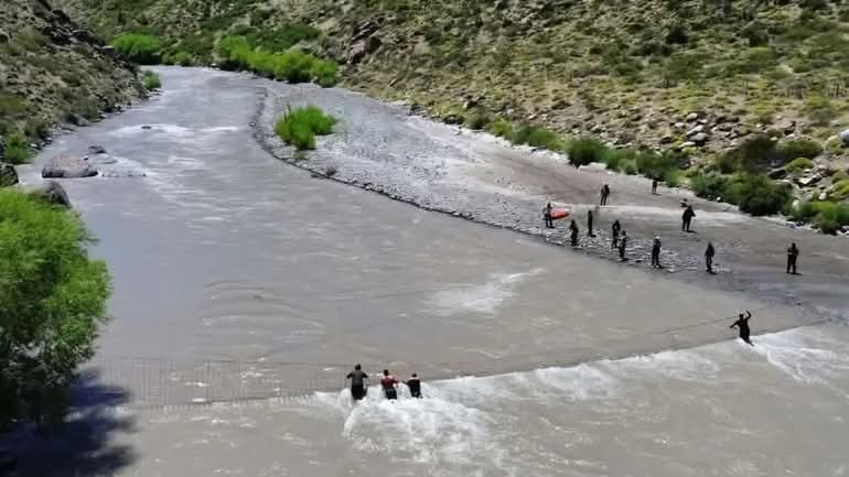 Búsqueda de una persona desaparecida en aguas neuquinas Búsqueda de una persona desaparecida en aguas neuquinas