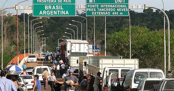 Los vehículos argentinos con placas provisorias pueden circular en Brasil, Uruguay, Paraguay y Chile Los vehículos argentinos con placas provisorias pueden circular en Brasil, Uruguay, Paraguay y Chile