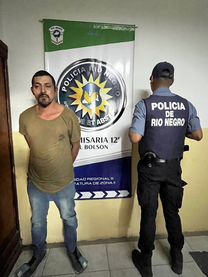 Detienen a Jones Huala en El Bolsón cuando intentaba robar vehículos Detienen a Jones Huala en El Bolsón cuando intentaba robar vehículos