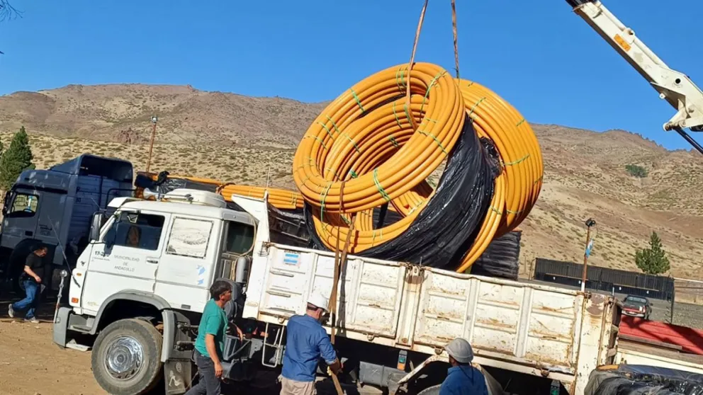 Llegaron los caños para el gas de Los Guañacos y Los Miches Llegaron los caños para el gas de Los Guañacos y Los Miches