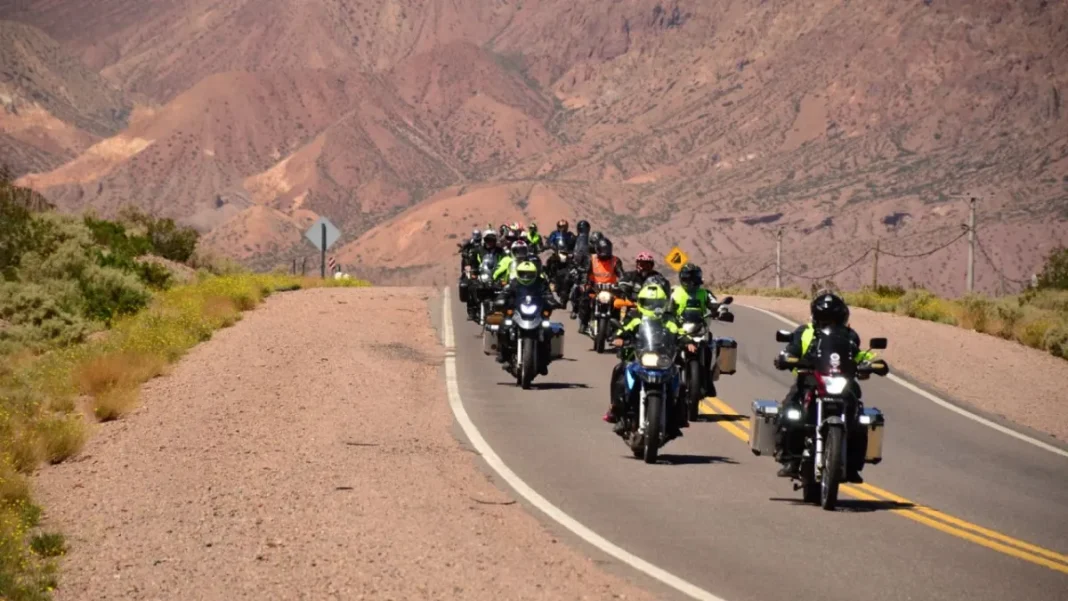 Turismo en dos ruedas: Primer Encuentro de Motoviajeros en Aluminé Turismo en dos ruedas: Primer Encuentro de Motoviajeros en Aluminé