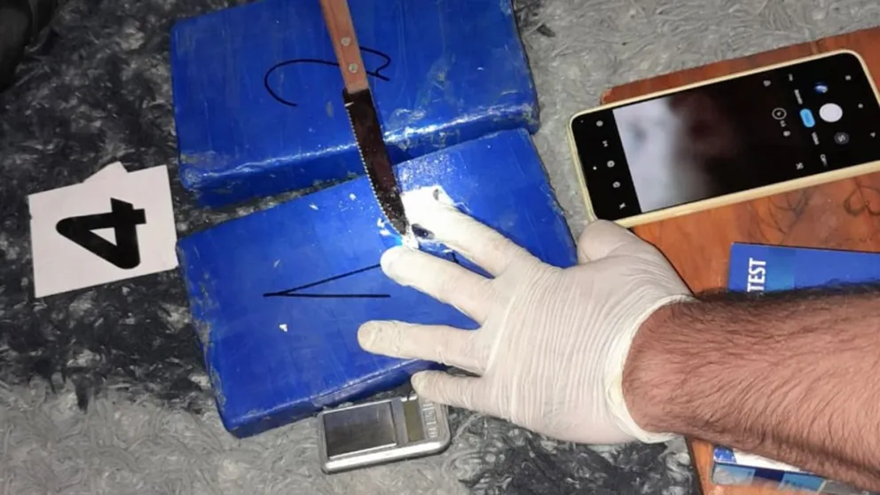 Incautaron drogas, dinero y armas en Villa La Angostura Incautaron drogas, dinero y armas en Villa La Angostura