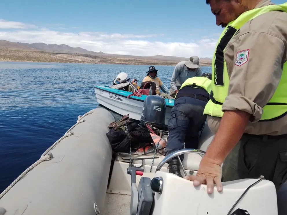 Apareció el pescador que estuvo más de 30 horas perdido en la zona de Alicurá Apareció el pescador que estuvo más de 30 horas perdido en la zona de Alicurá