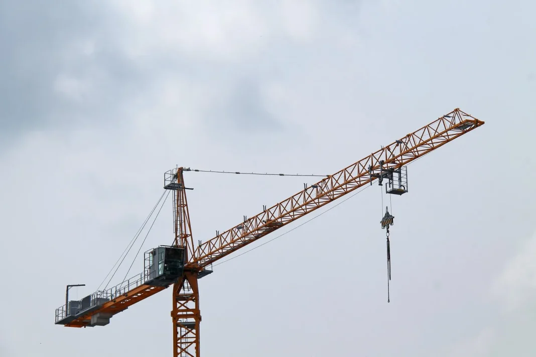 Proliferación de torres grúa: 17 equipos para más de 100 edificios en construcción Proliferación de torres grúa: 17 equipos para más de 100 edificios en construcción